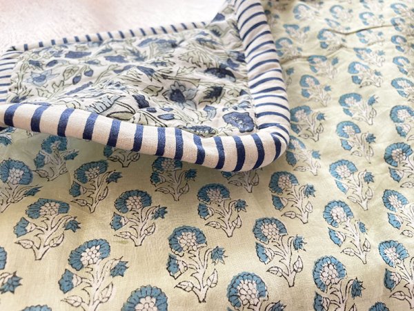 画像2: インド ブロックプリント ブランケット フラワー リバーシブル ブルー (2)